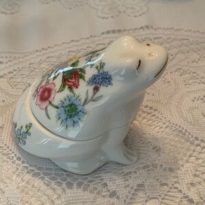 Aynsley wild Tudor Bone China Frog Trinket Box Mint